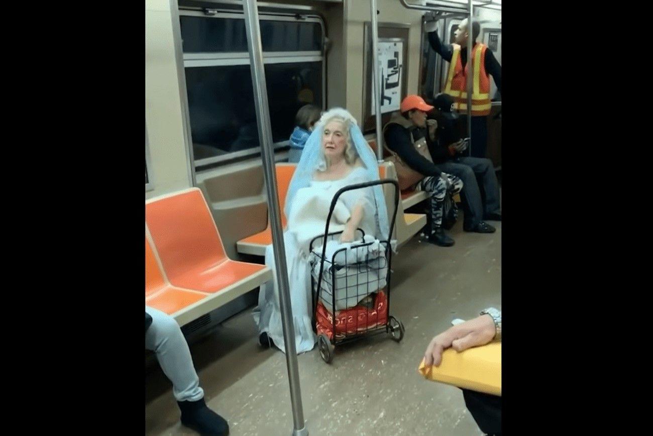 These strange people on the subway showed that fantasy has no limits